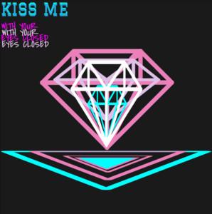 Kiss me! Kiss me with your eyes closed <3